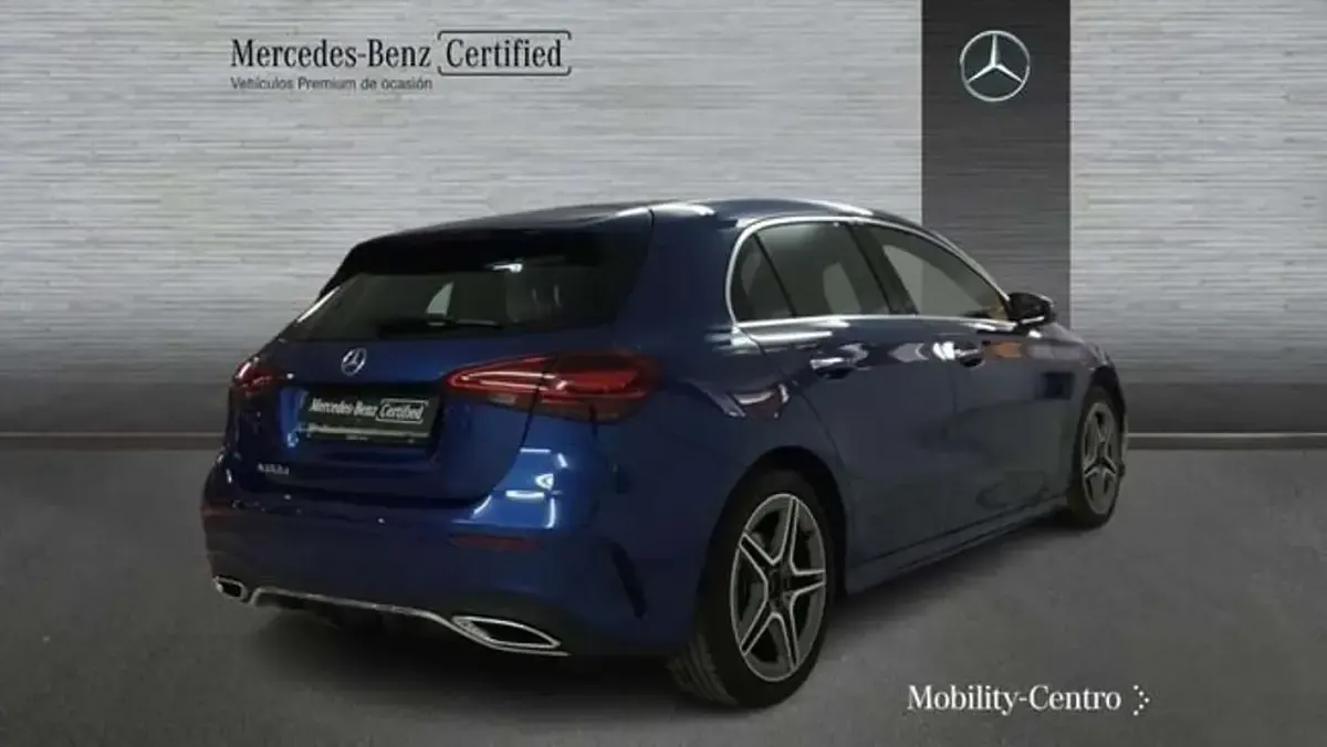 Usado Mercedes A180 109 CV (80 kW) 2024 Azul Utilitario