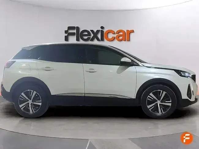 Usado Peugeot 3008 Allure 130 CV (95 kW) 2021 Blanco SUV