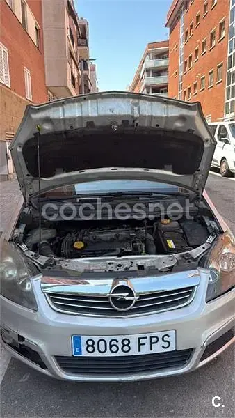 Usado Opel Zafira Cosmo 120 CV (88 kW) 2007 Gris / plata Monovolumen