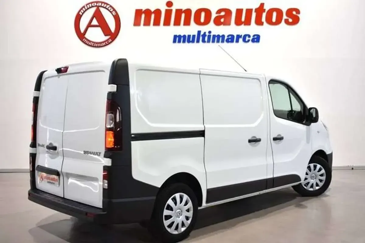 Usado Renault Trafic 95 CV (69 kW) 2019 Blanco Monovolumen