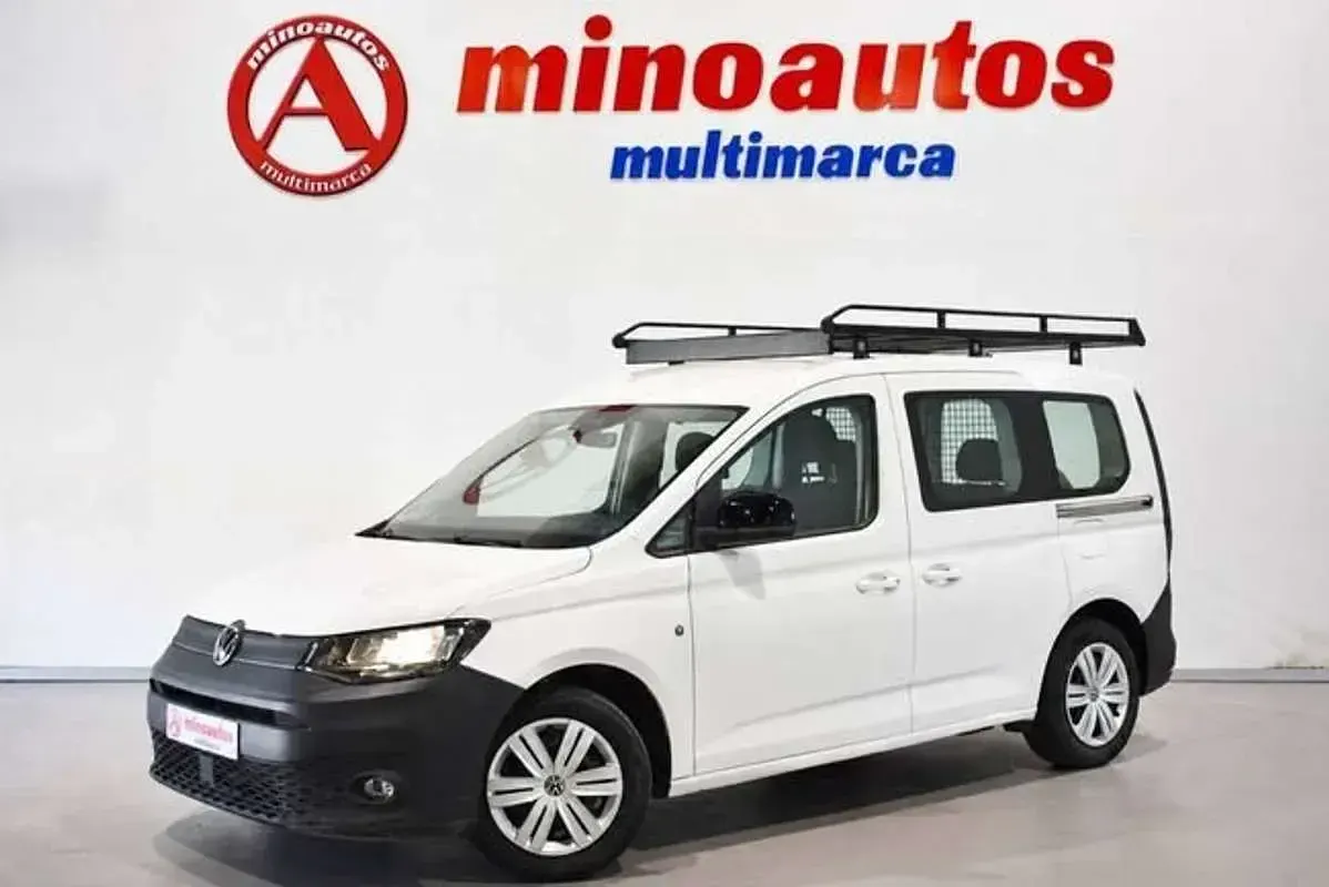 Usado VW Caddy 122 CV (89 kW) 2021 Blanco Monovolumen