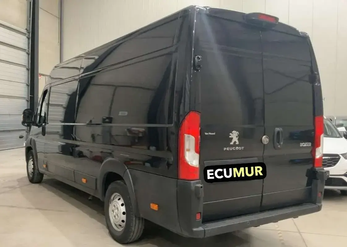 Usado Peugeot Boxer S 165 CV (121 kW) 2022 Negro Van