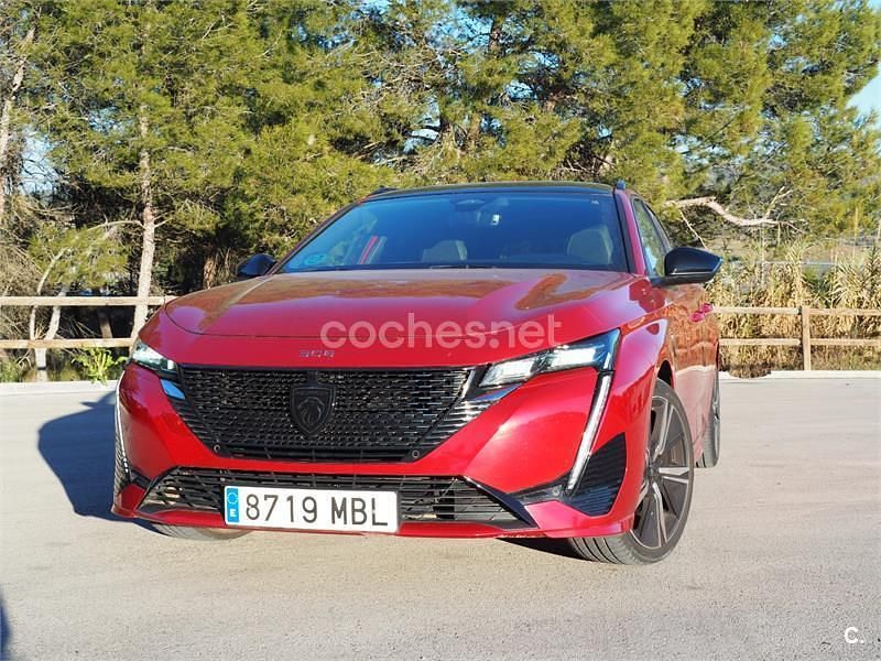 Usado Peugeot 308 SW GT 130 CV (95 kW) 2022 Rojo Familiar