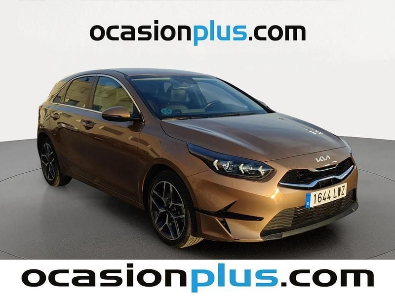 Usado Kia Ceed 101 CV (74 kW) 2022 Marrón Utilitario