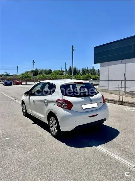 Usado Peugeot 208 82 CV (60 kW) 2013 Blanco Utilitario