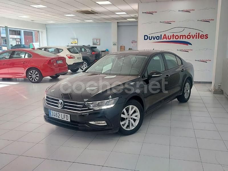 Usado VW Passat 120 CV (88 kW) 2020 Negro Berlina