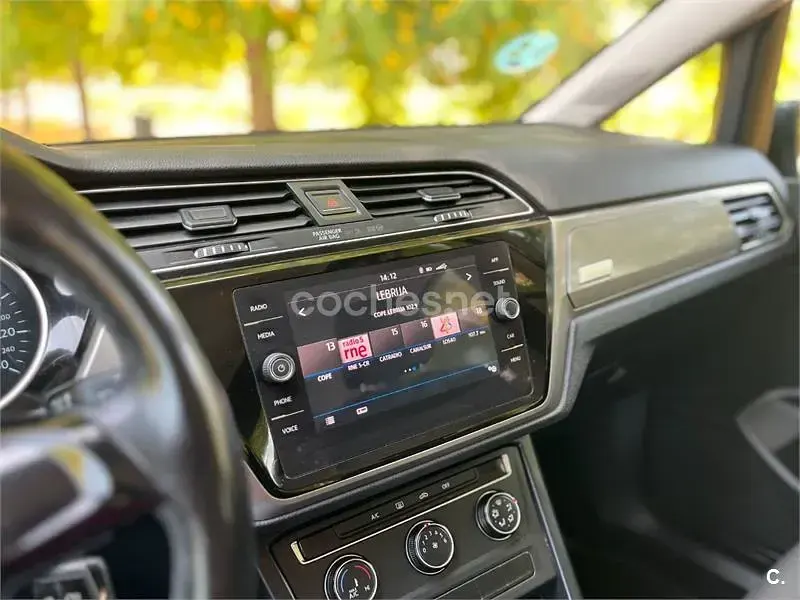 Usado VW Touran Edition 115 CV (84 kW) 2018 Gris / plata Monovolumen