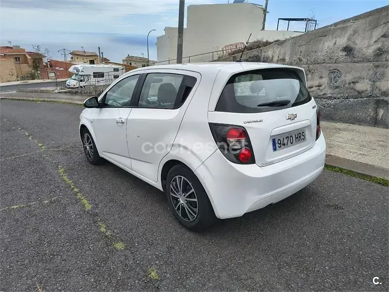 Usado Chevrolet Aveo LTZ 100 CV (73 kW) 2013 Blanco Berlina