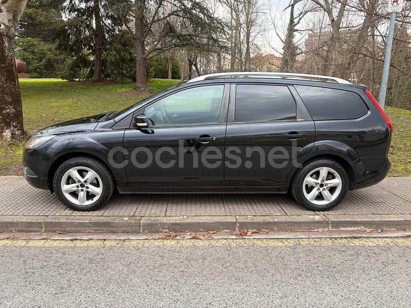 Usado Ford Focus Trend 109 CV (80 kW) 2010 Negro Familiar