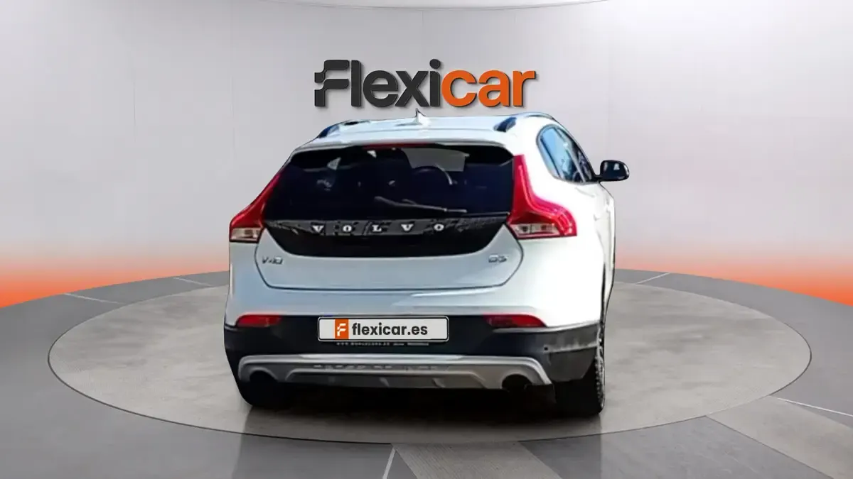 Usado Volvo V40 Momentum 150 CV (110 kW) 2017 Blanco Berlina