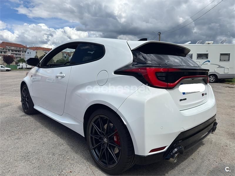 Blanco Usado 2024 Toyota Yaris Berlina | 48.490 € - Imagen 1/4