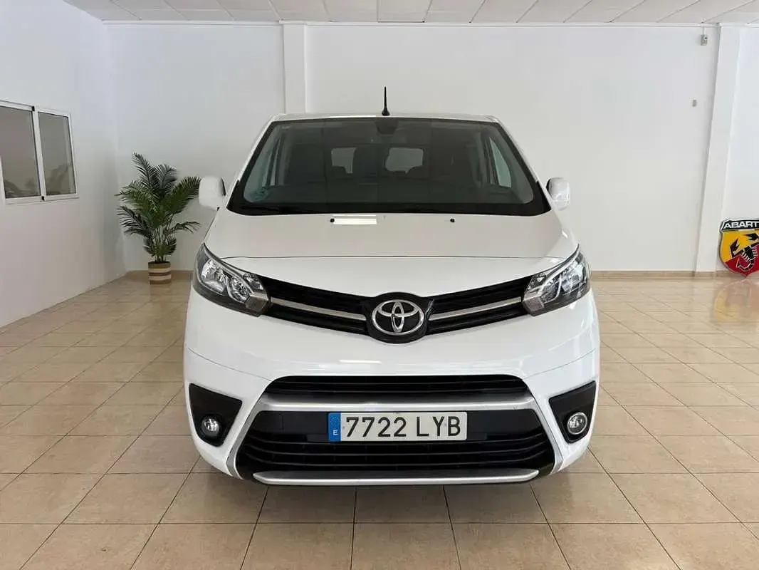 Usado Toyota Proace 120 CV (88 kW) 2022 Blanco Monovolumen