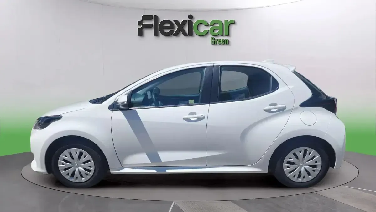 Usado Toyota Yaris Active 69 CV (50 kW) 2023 Blanco Utilitario