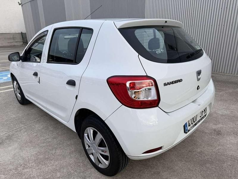 Usado Dacia Sandero Ambiance 75 CV (55 kW) 2015 Blanco Utilitario