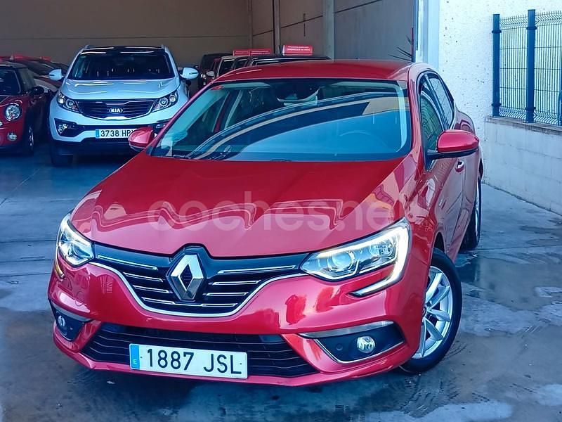 Rojo Usado 2016 Renault Mégane IV Intens Berlina | 9995 € (Buen precio) - Imagen 1/4