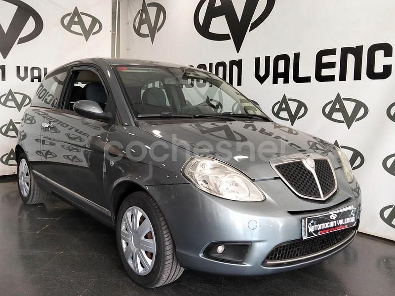 Gris / plata Usado 2007 Lancia Ypsilon Gold Utilitario | 3999 € (Caro) - Imagen 1/4