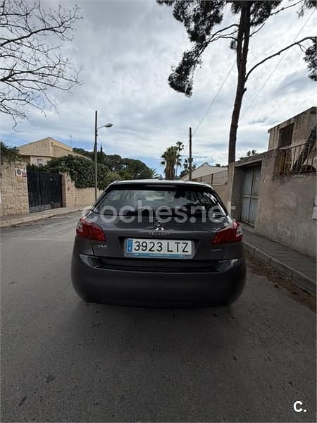 Usado Peugeot 308 Active 120 CV (88 kW) 2016 Gris / plata Berlina