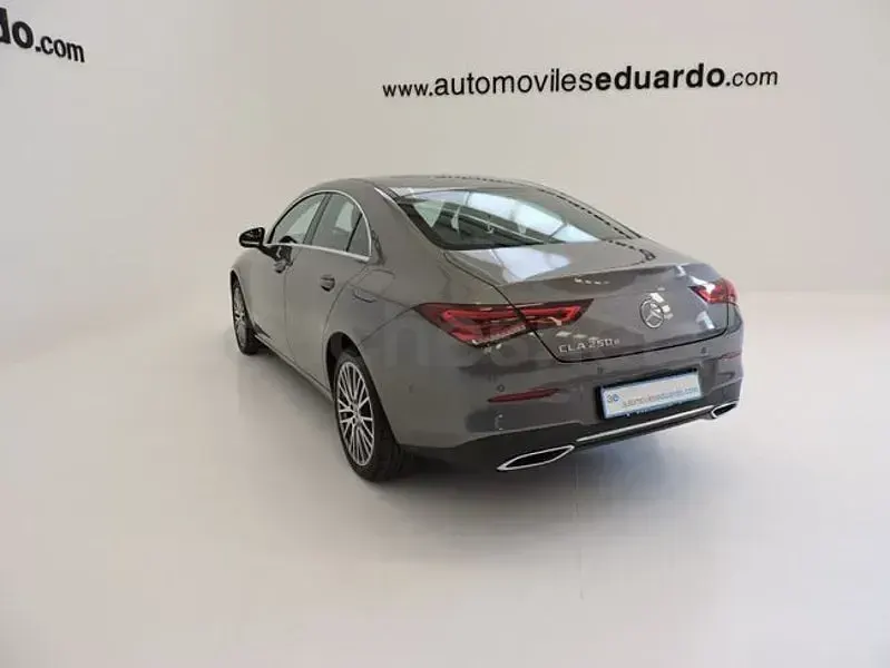 Usado Mercedes CLA250e 218 CV (160 kW) 2022 Gris / plata Coupe