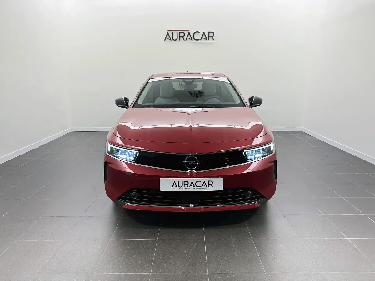 Usado Opel Astra Elegance 130 CV (95 kW) 2023 Rojo Berlina