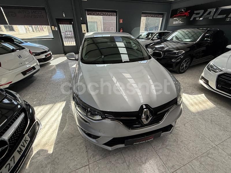 Usado Renault Mégane IV Business 95 CV (69 kW) 2020 Gris / plata Berlina
