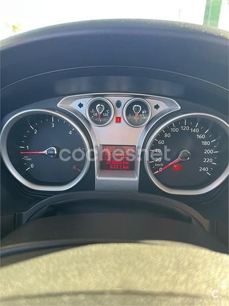 Usado Ford Focus Trend 109 CV (80 kW) 2010 Blanco Berlina