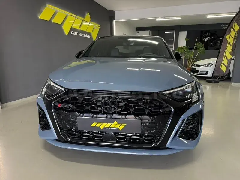 Usado Audi RS3 Premium 400 CV (294 kW) 2021 Gris / plata Berlina