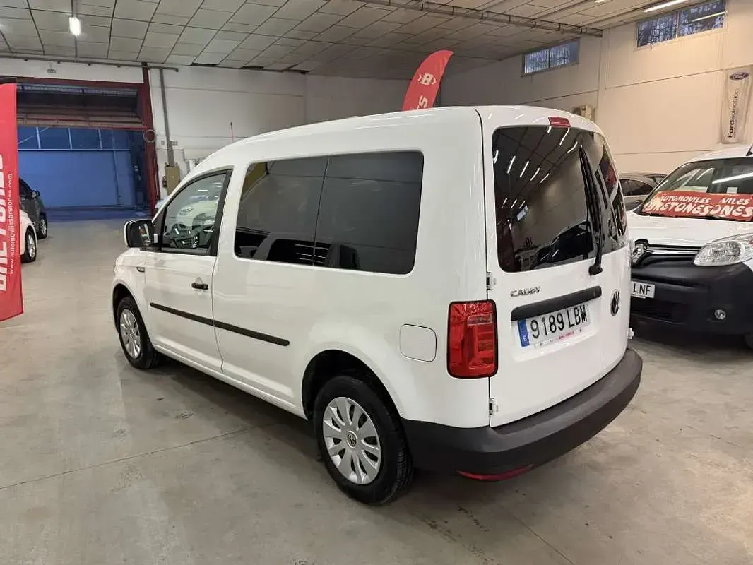 Usado VW Caddy 75 CV (55 kW) 2019 Blanco Monovolumen