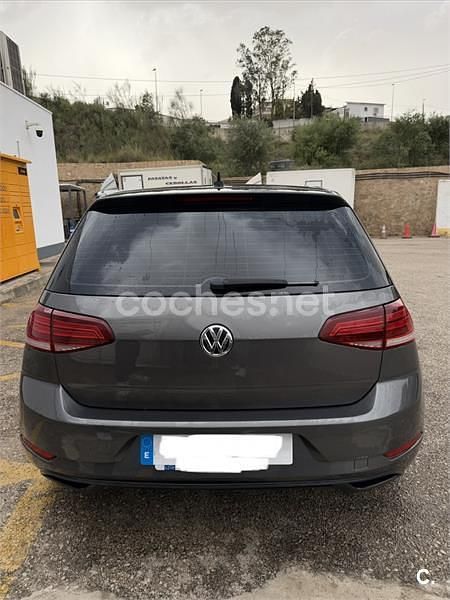 Usado VW Golf VII Advance 110 CV (80 kW) 2019 Gris / plata Berlina
