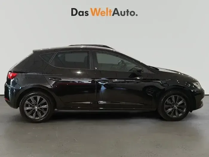 Usado Seat Leon Style 130 CV (95 kW) 2019 Negro