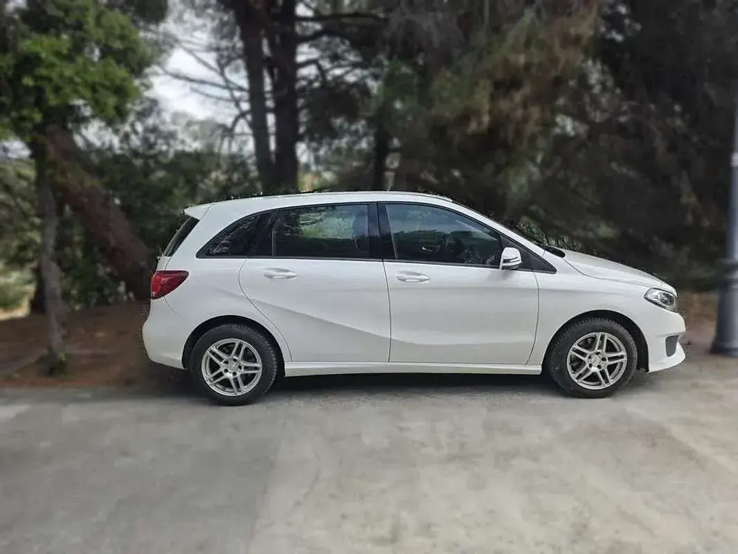 Usado Mercedes B220 170 CV (125 kW) 2019 Blanco Utilitario