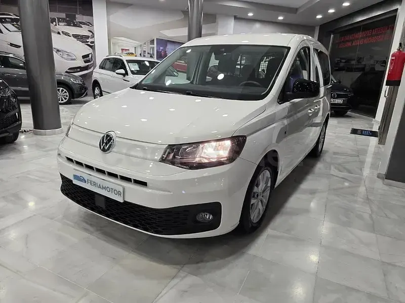Usado VW Caddy 122 CV (89 kW) 2021 Blanco Monovolumen