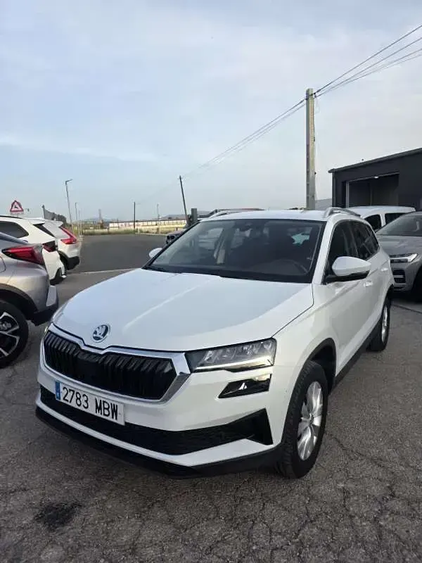Usado Skoda Karoq Ambition 150 CV (110 kW) 2022 Blanco SUV