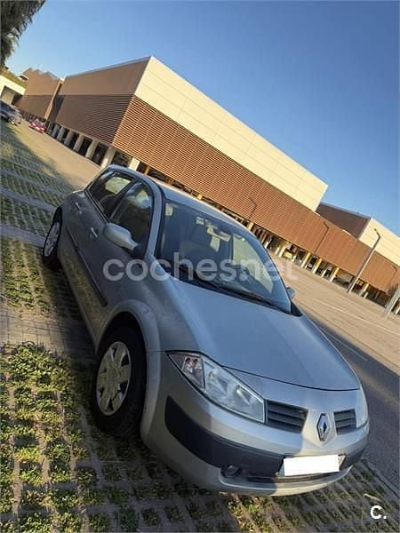 Usado Renault Mégane II Dynamique 115 CV (84 kW) 2005 Gris / plata Berlina