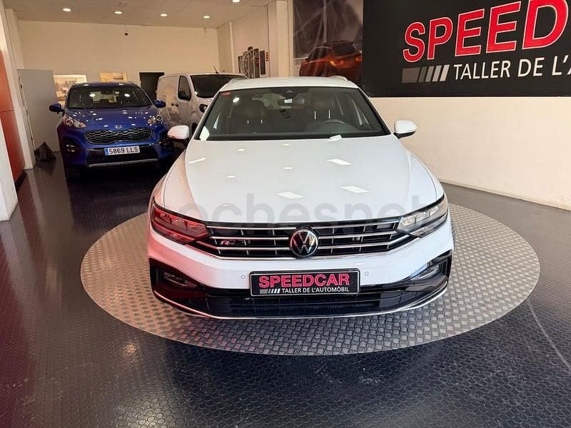 Usado VW Passat R-line 150 CV (110 kW) 2021 Blanco Familiar