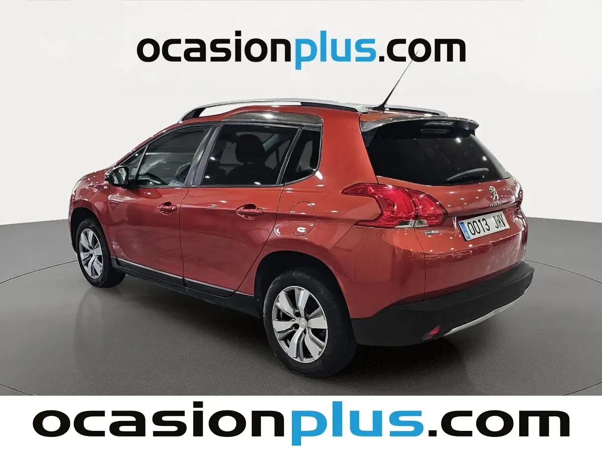 Usado Peugeot 2008 Style 110 CV (80 kW) 2016 Rojo SUV