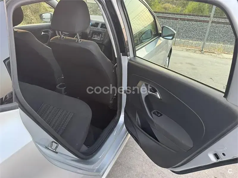 Usado VW Polo Edition 75 CV (55 kW) 2017 Gris / plata Berlina
