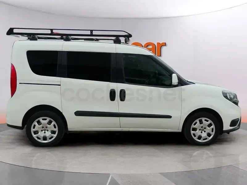 Usado Fiat Doblò Easy 95 CV (69 kW) 2020 Blanco Monovolumen