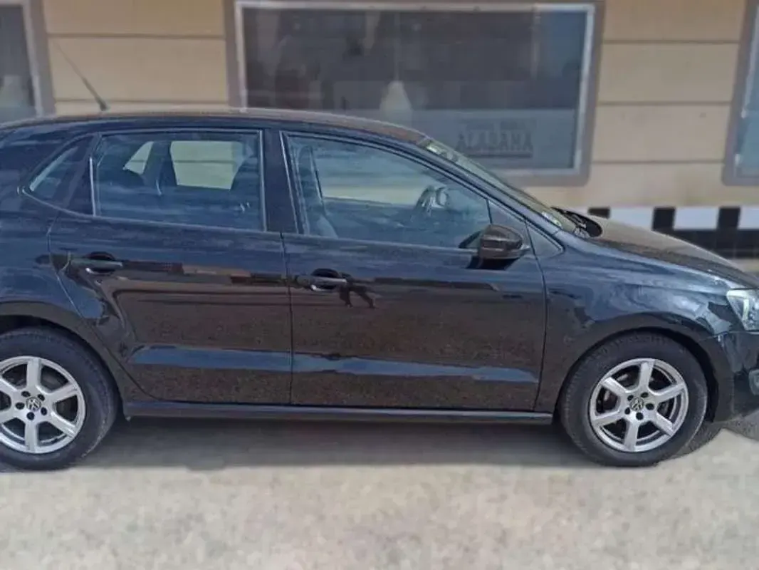 Usado VW Polo Advance 75 CV (55 kW) 2010 Negro Utilitario