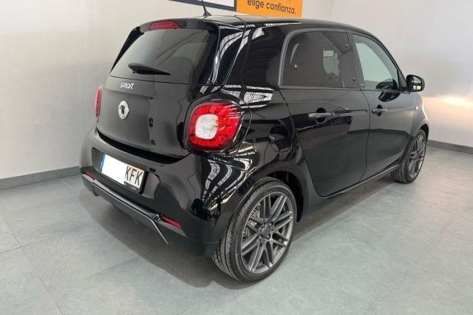 Usado Smart ForFour Brabus 90 CV (66 kW) 2018 Negro Utilitario