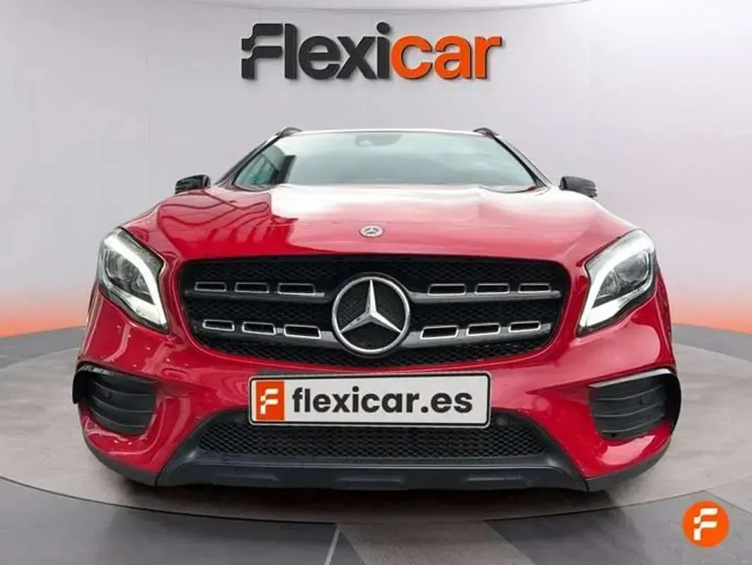 Käytetty Mercedes GLA180 122 HP (89 kW) 2020 Punainen Katumaasturi