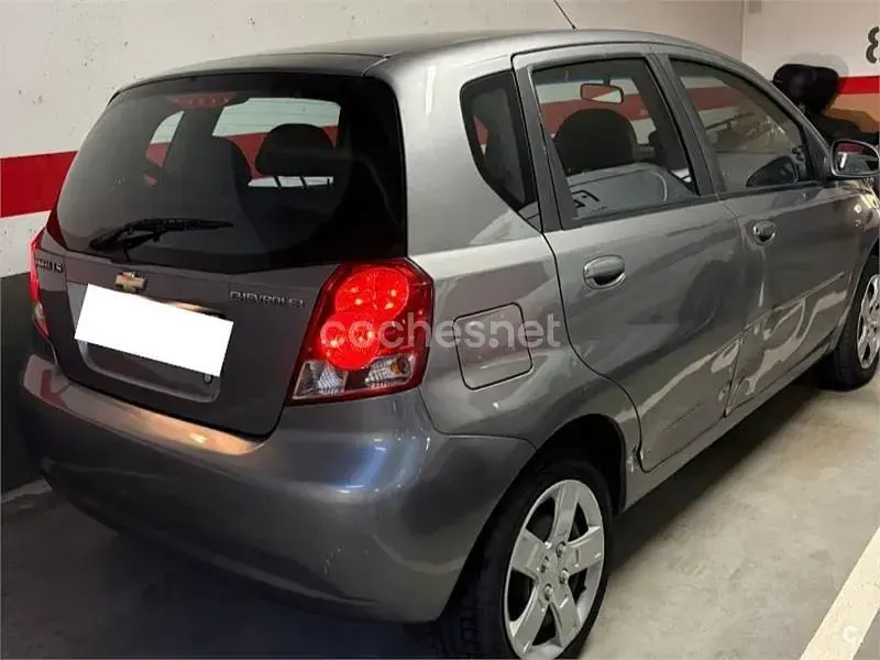 Usado Chevrolet Kalos SE 94 CV (69 kW) 2006 Gris / plata Berlina