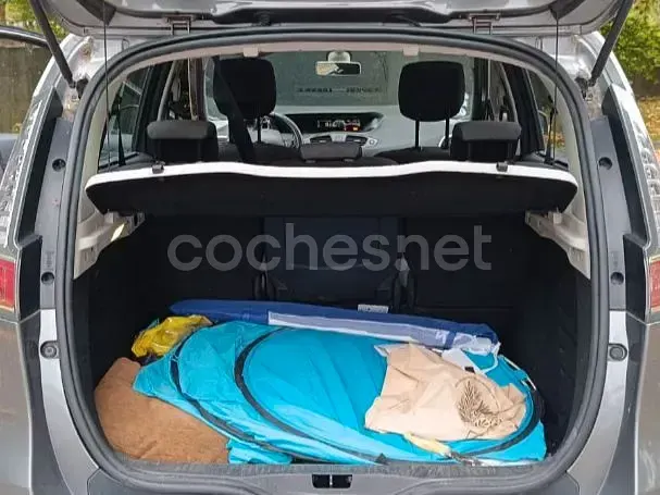 Usado Renault Scénic Bose Edition 130 CV (95 kW) 2014 Gris / plata Monovolumen