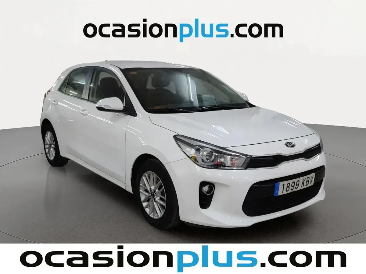 Usado Kia Rio 84 CV (61 kW) 2017 Blanco Berlina