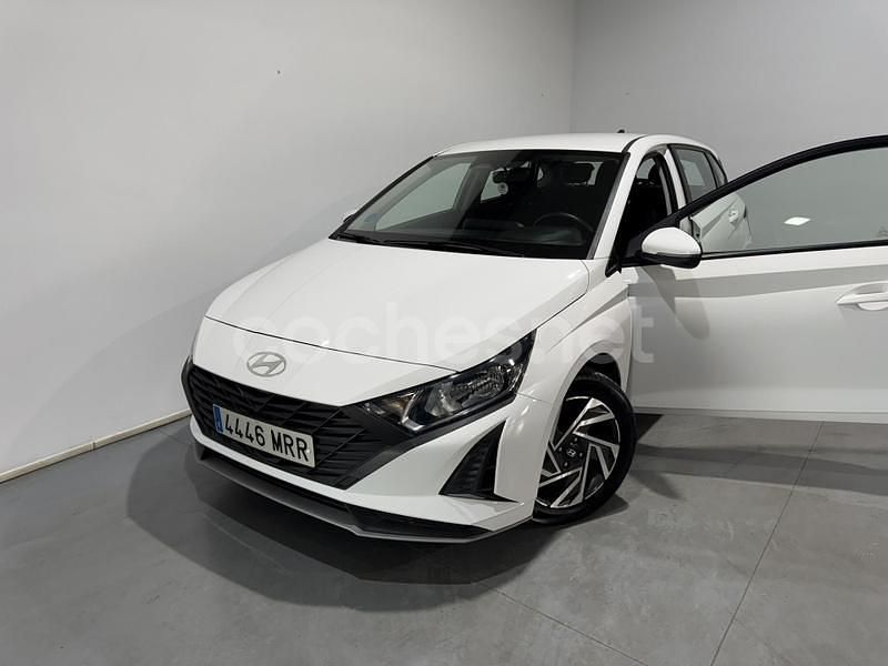 Usado Hyundai i20 84 CV (61 kW) 2024 Blanco Berlina