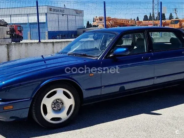 Usado Jaguar XJR Supercharged 322 CV (236 kW) 1995 Azul Berlina