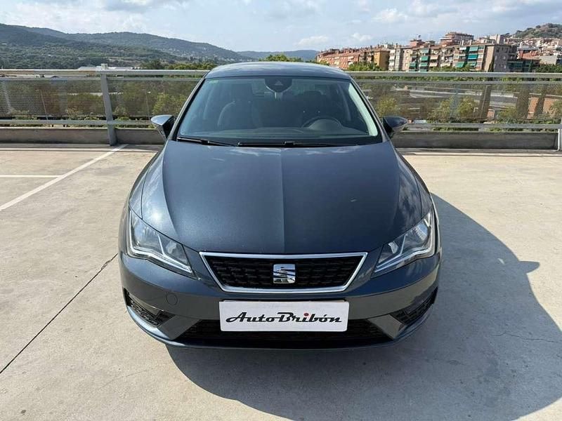 Usado Seat Leon Style 116 CV (85 kW) 2020 Gris Utilitario