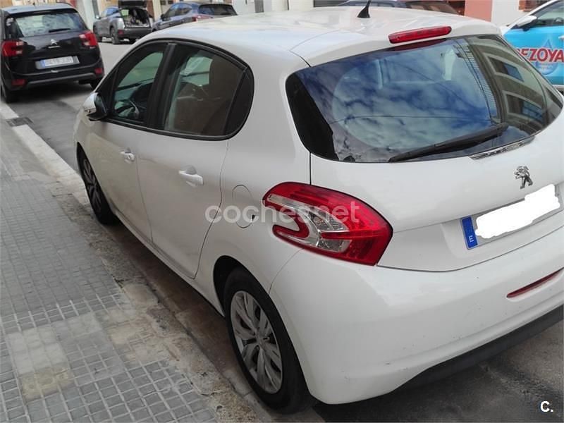 Używany Peugeot 208 Active 68 KM (50 kW) 2012 Biały Hatchback