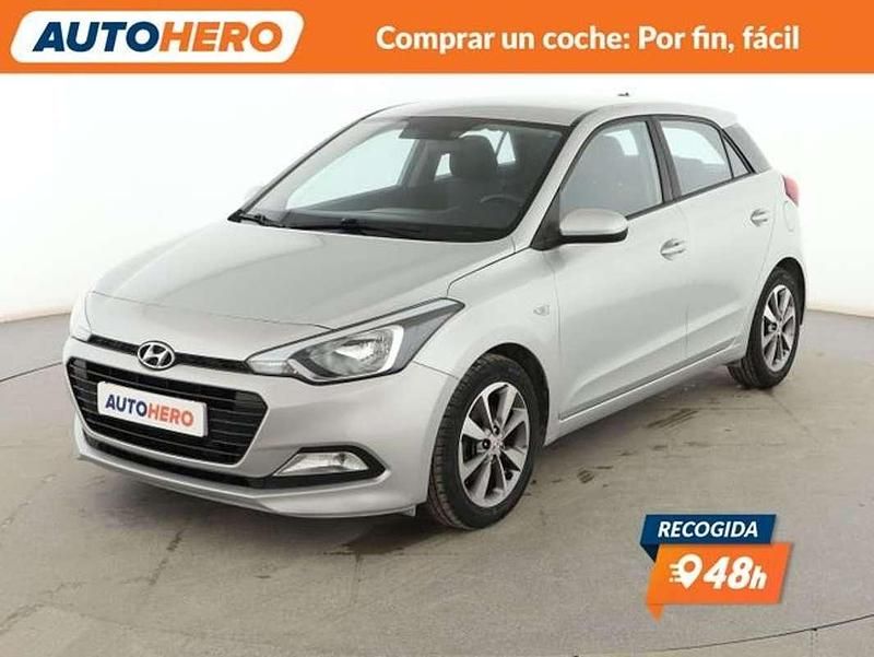 Usado Hyundai i20 101 CV (74 kW) 2018 Gris Utilitario