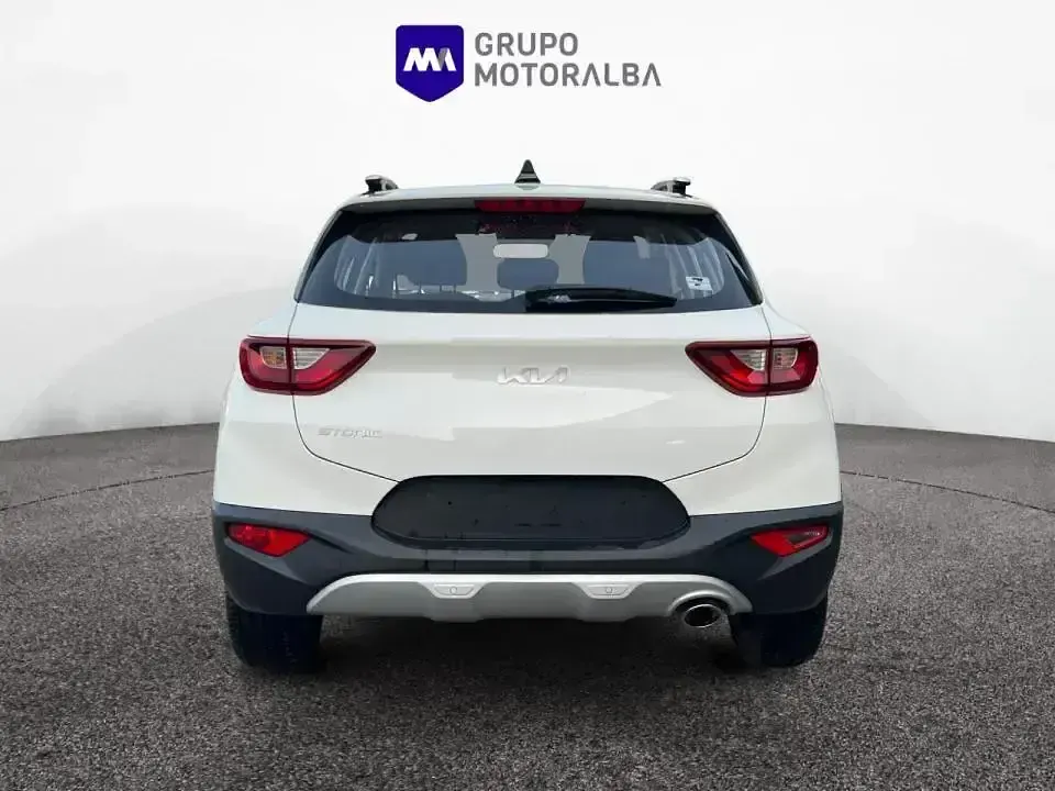 Usado Kia Stonic 84 CV (61 kW) 2024 Blanco SUV