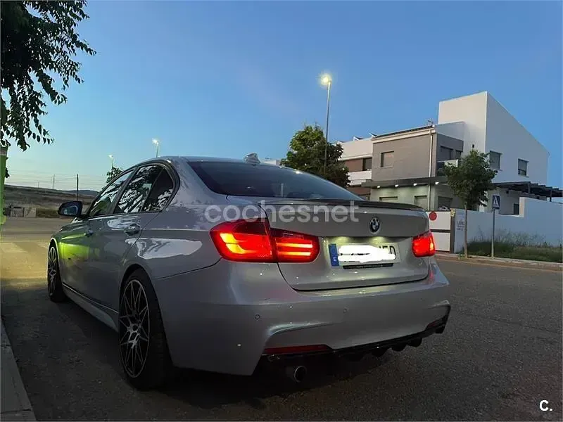 Usado BMW 318 Comfort Edition 143 CV (105 kW) 2015 Gris / plata Berlina